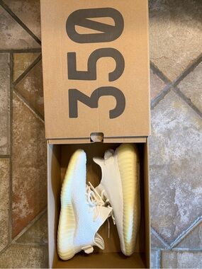 Yeezy Boost 350 V2 Cream Yellow-Tinted Sole
